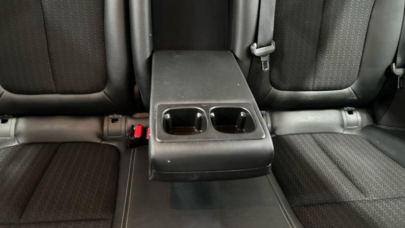 Rear Armrest/ Cup Holder