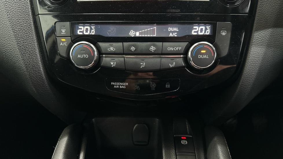 Dual Climate Control / Air Conditioning 