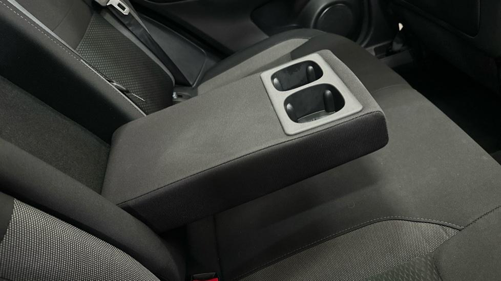 Rear Armrest/ Cup Holder