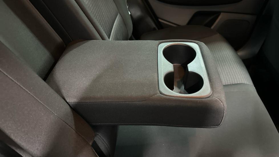 Rear Armrest/ Cup Holder