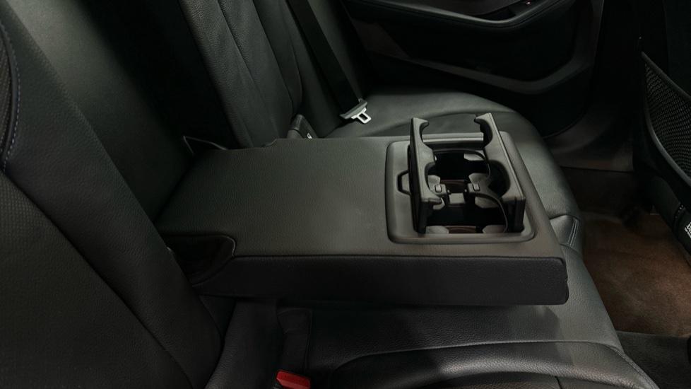 Rear Armrest/ Cup Holder