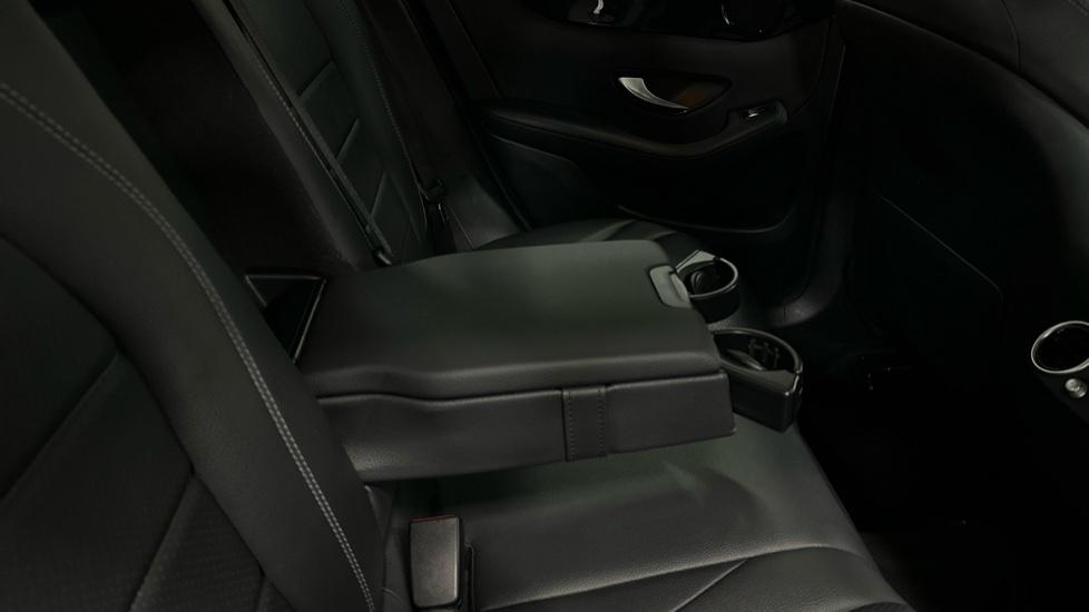 Rear Armrest/ Cup Holder