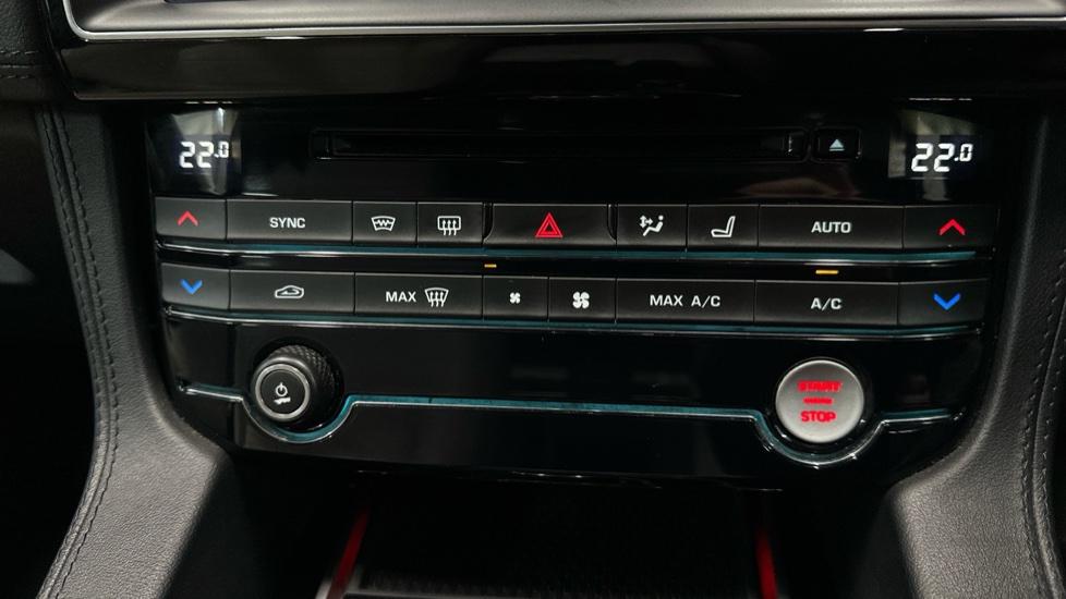 Dual Climate Control / Air Conditioning 