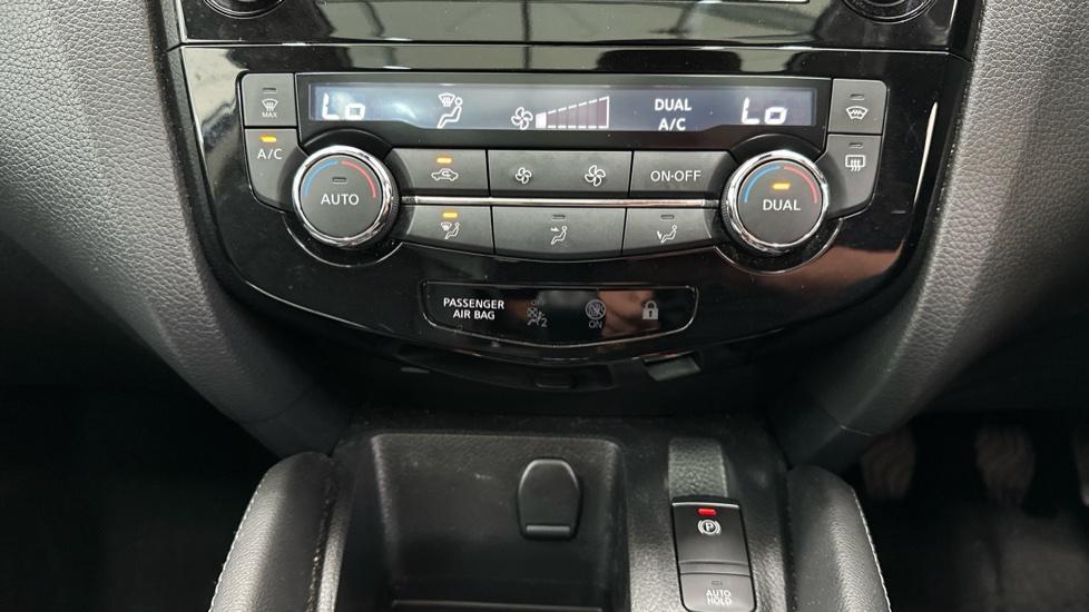 Dual Climate Control / Air Conditioning 