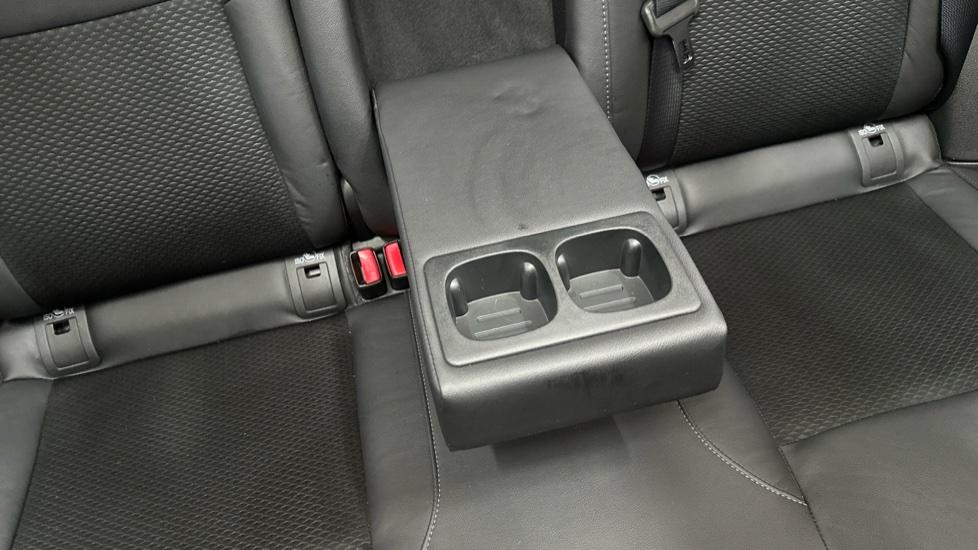 Rear Armrest/ Cup Holder