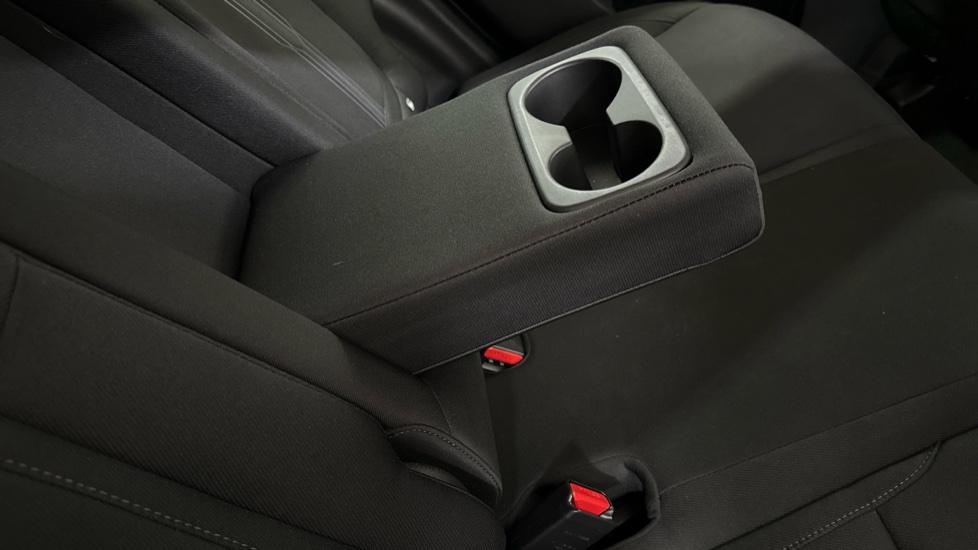 Rear Armrest/ Cup Holder