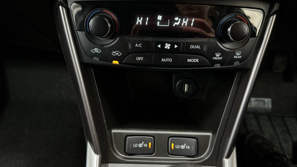 Air Conditioning /Dual Climate Control/Heated Seats 