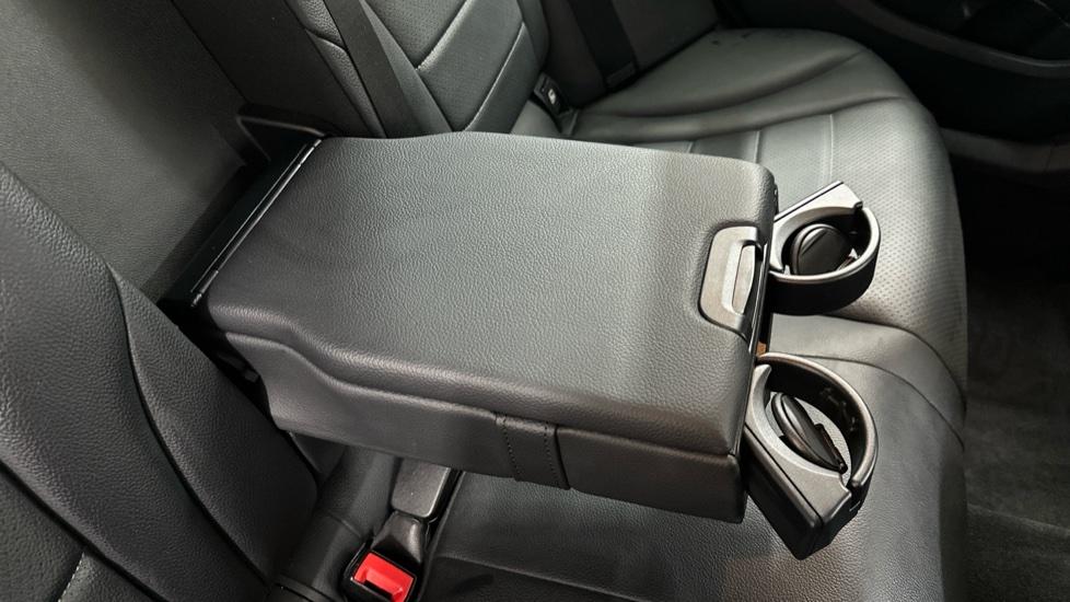 Rear Armrest/ Cup Holder