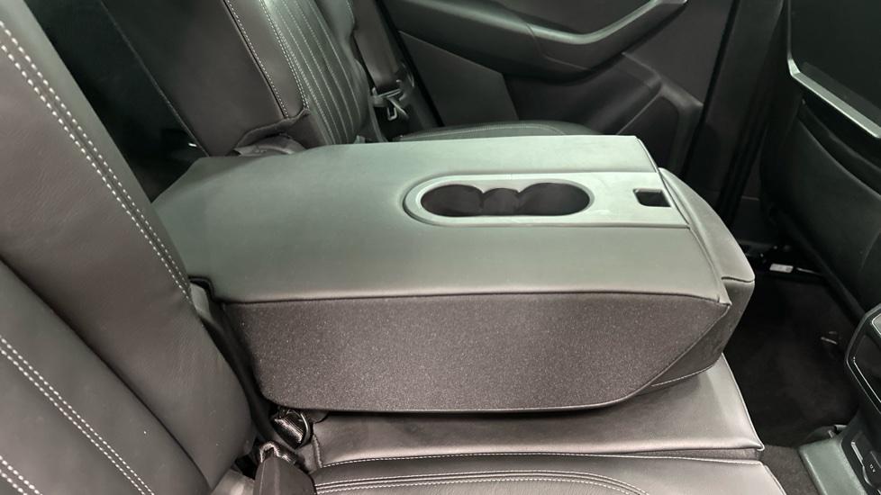 Rear Armrest/ Cup Holder