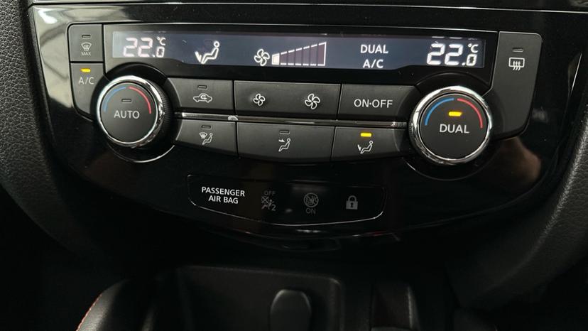 Dual Climate Control / Air Conditioning 