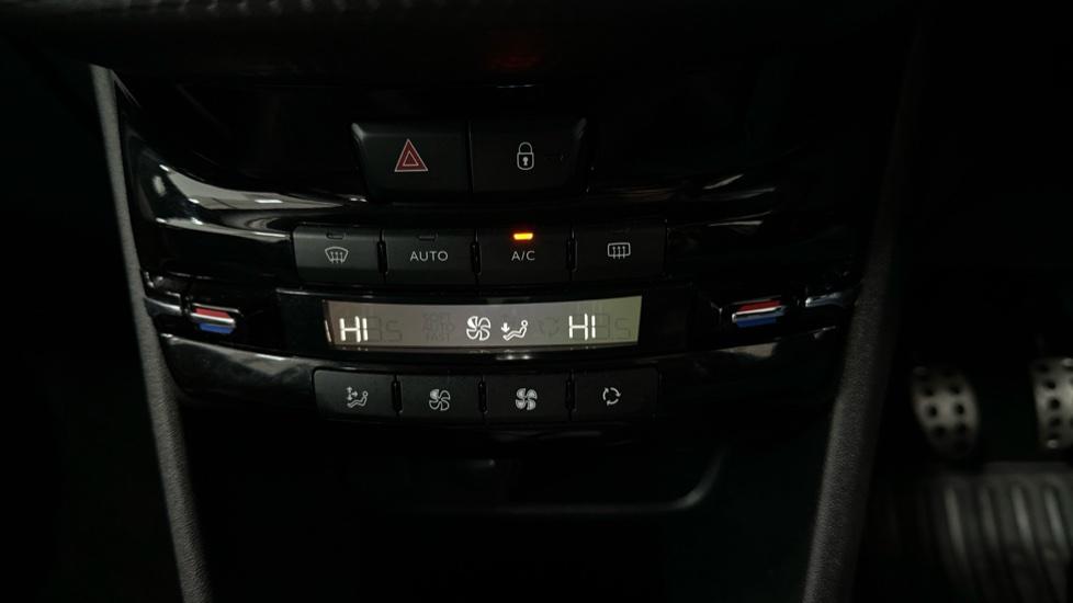 Dual Climate Control / Air Conditioning 