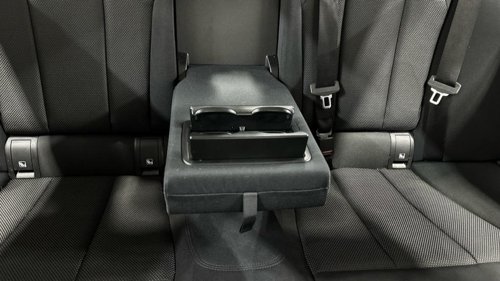 Rear Armrest/ Cup Holder