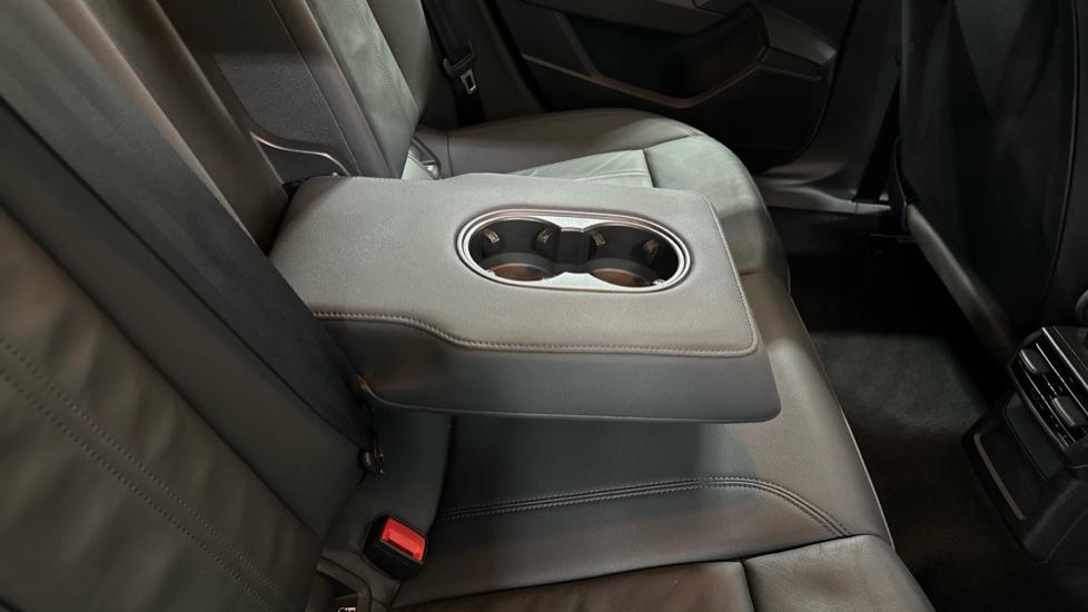 Rear Armrest/ Cup Holder