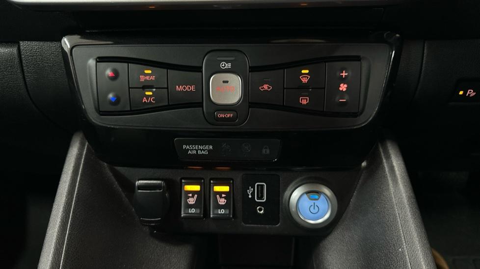 Air Conditioning /Heated Seats 