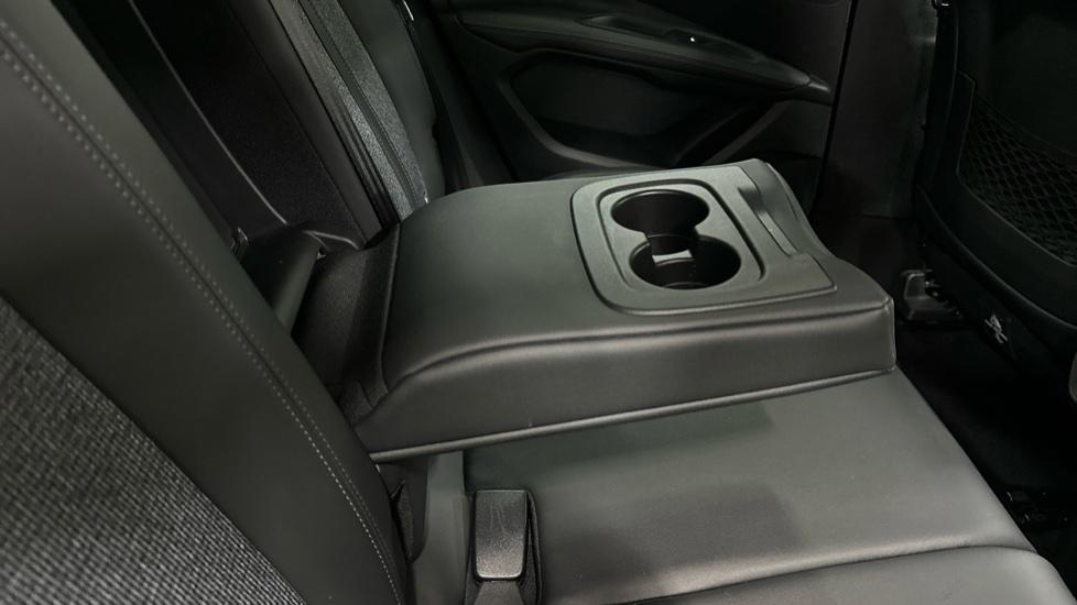 Rear Armrest/ Cup Holder