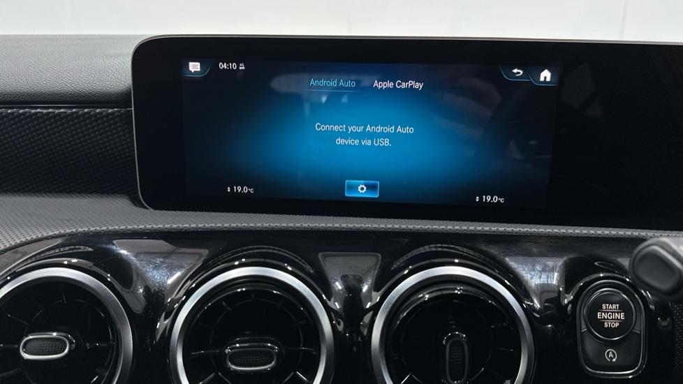 Apple Car Play & Android Auto