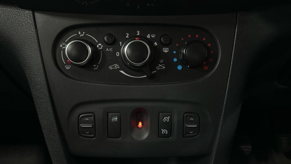 Air Conditioning / Cruise Control / Speed Limiter 