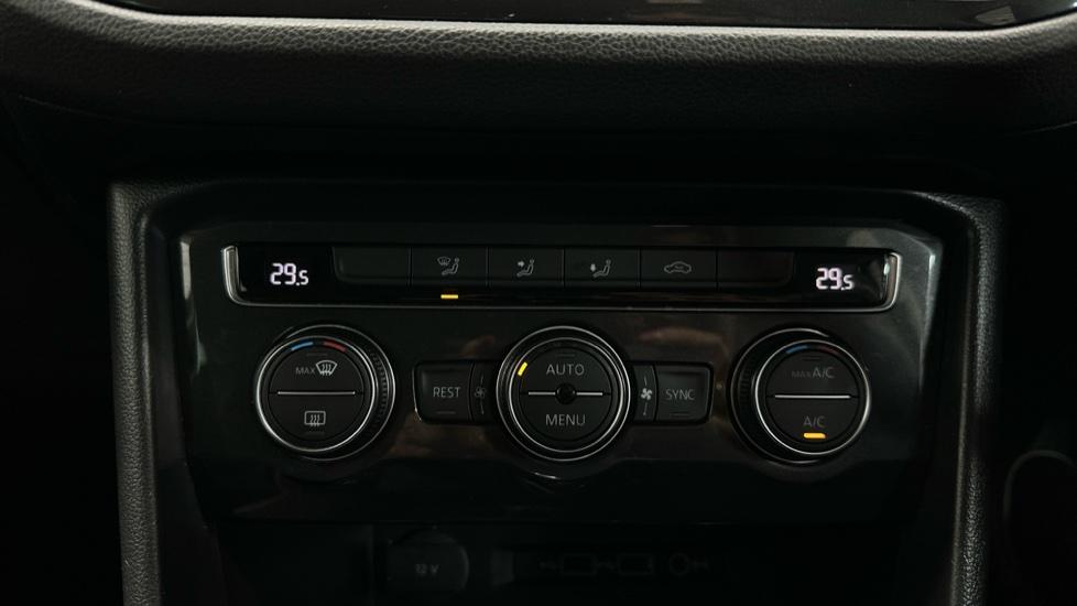 Air Conditioning /Dual Climate Control 