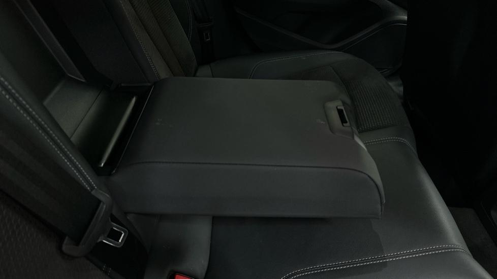 Rear armrest 