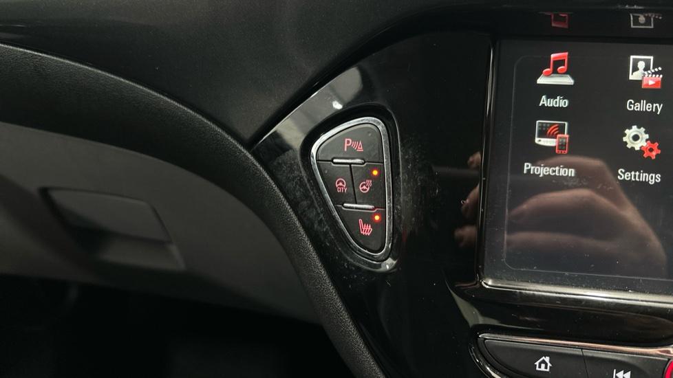 Heated Seats / Heated Steering Wheel 