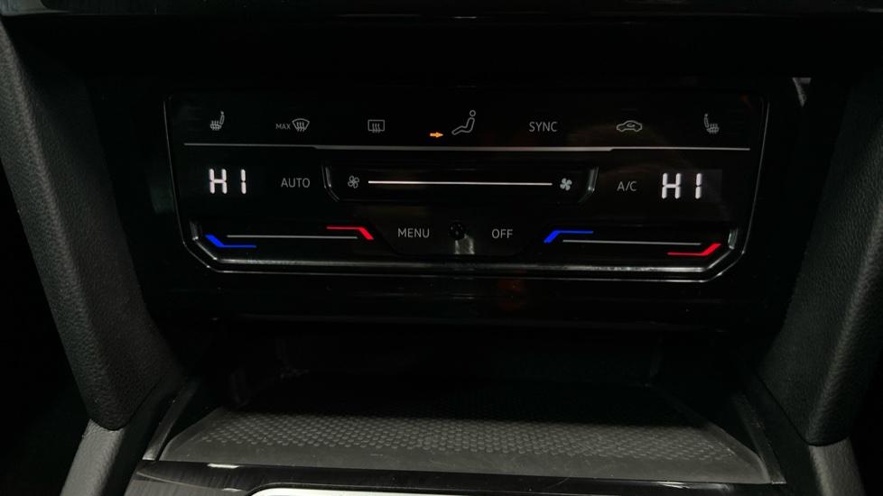 Dual Climate Control / Air Conditioning 