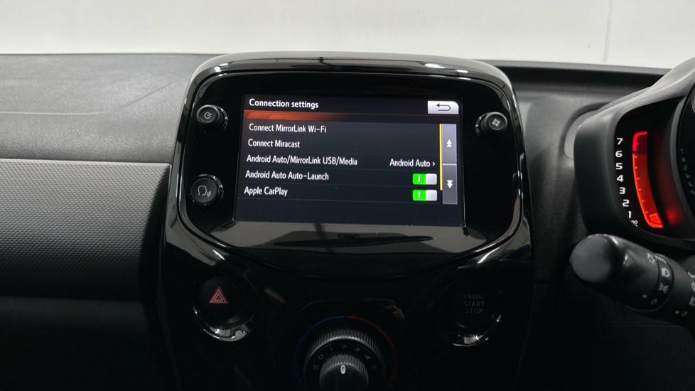 Apple Car Play & Android Auto