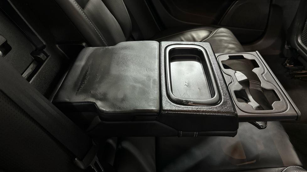 Rear Armrest/ Cup Holder