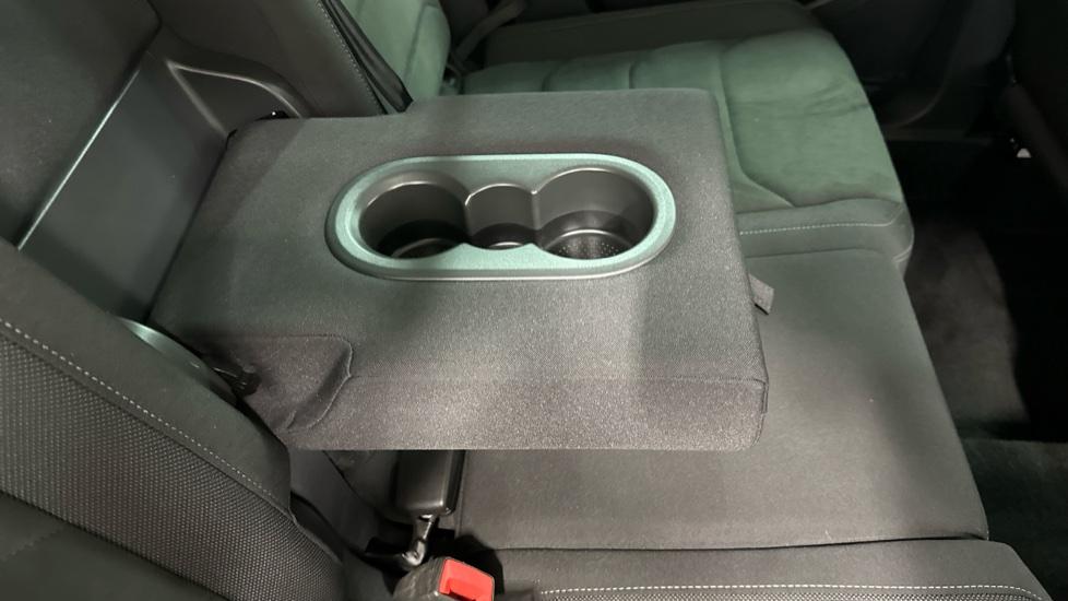 Rear Armrest/ Cup Holder