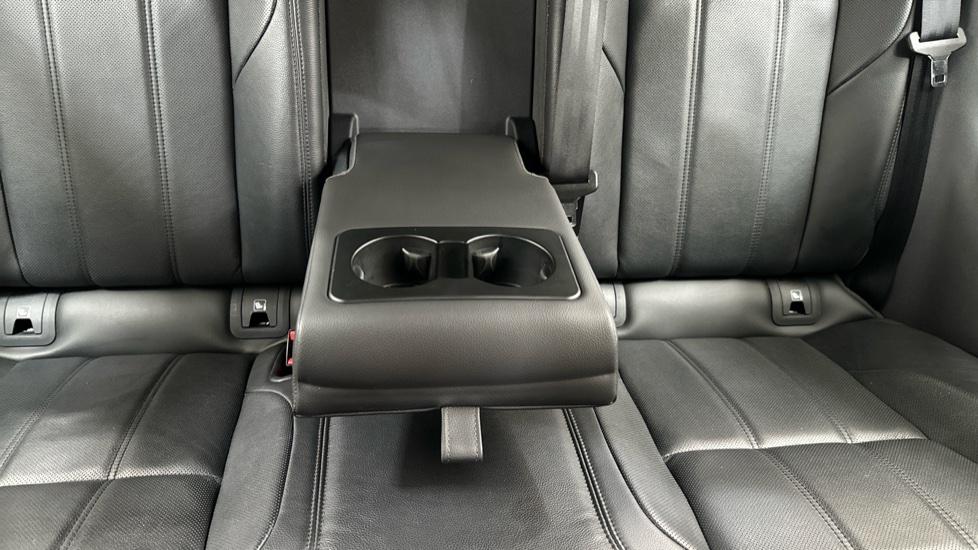 Rear Armrest/ Cup Holder