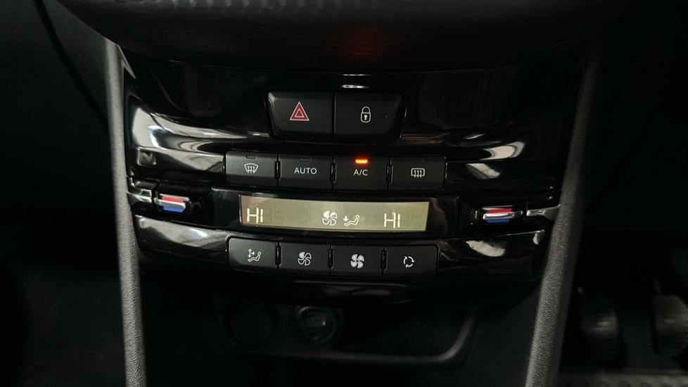 Dual Climate Control / Air Conditioning 