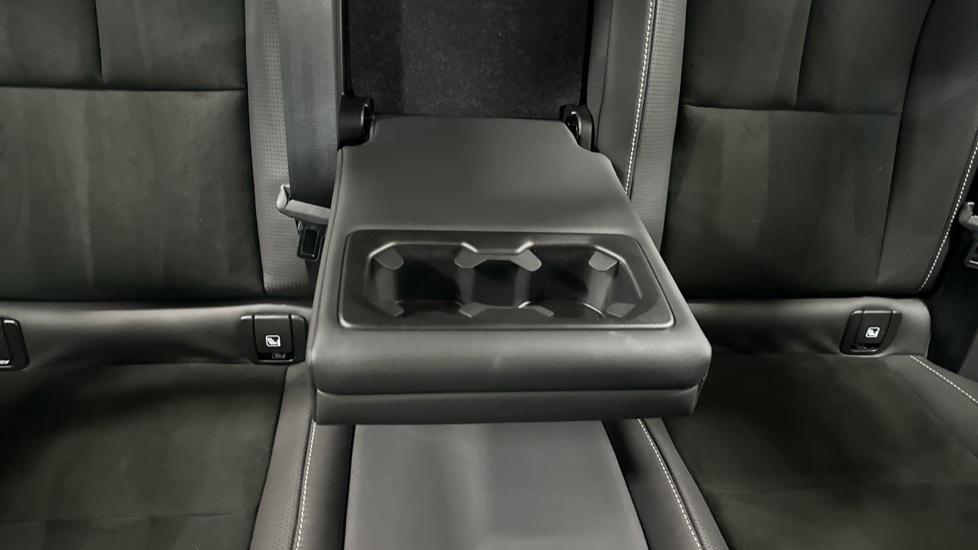 Rear Armrest/ Cup Holder