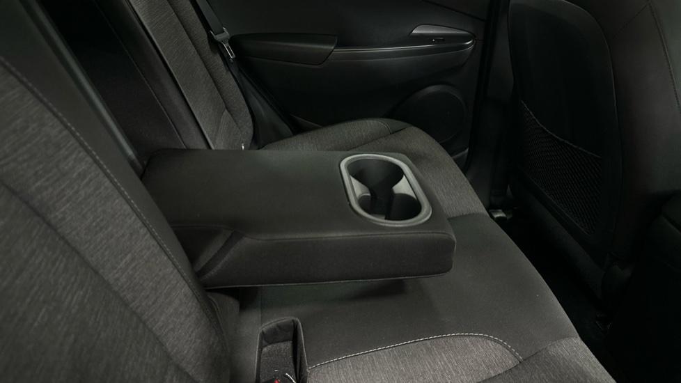 Rear Armrest/ Cup Holder