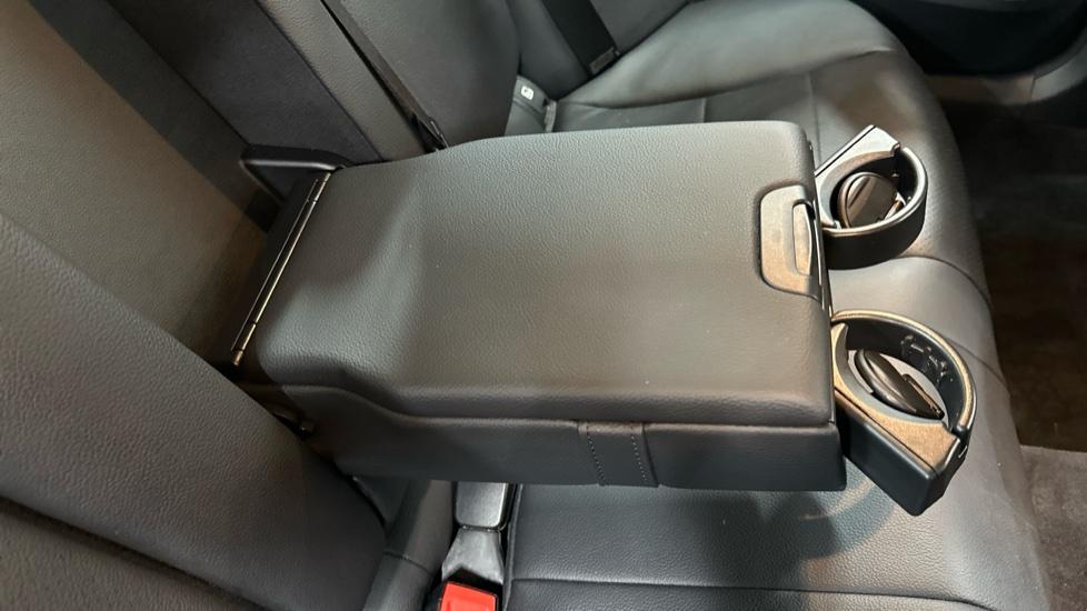 Rear Armrest/ Cup Holder