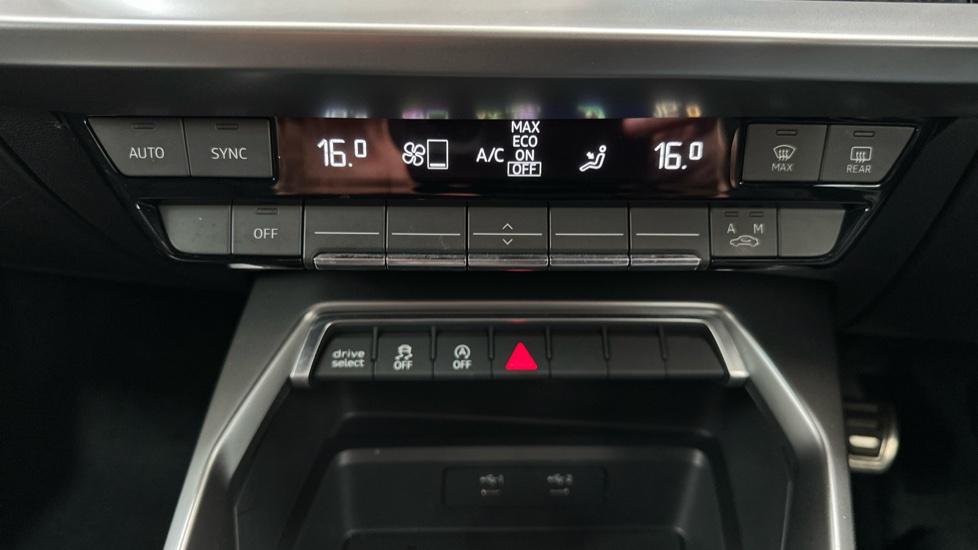 Dual Climate Control/Air Conditioning 