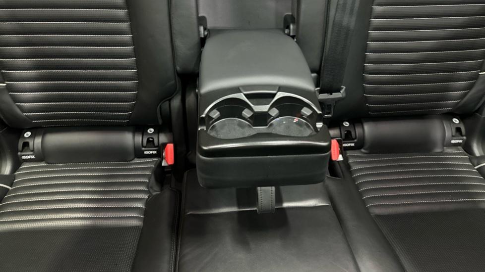 Rear Armrest/ Cup Holder