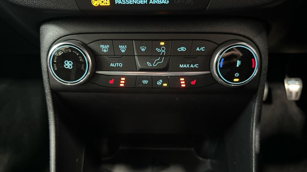 Air Conditioning / Heated Seats / Heated Steering Wheel