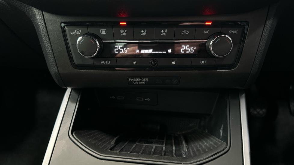 Dual Climate Control / Air Conditioning 