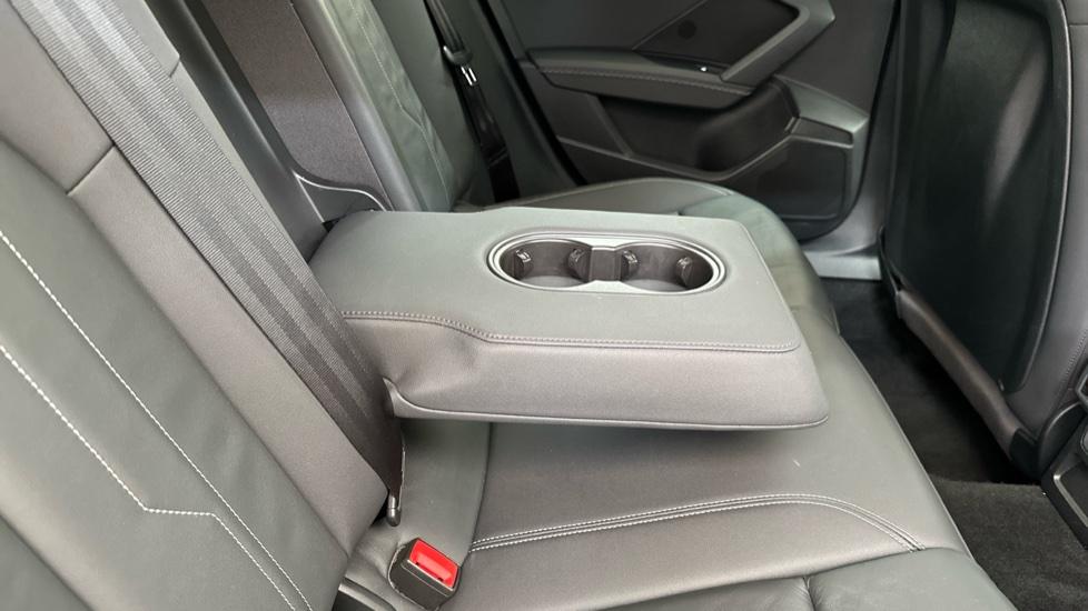 Rear Armrest/ Cup Holder