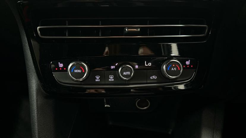 Air Conditioning /Dual Climate Control/Heated Seats 