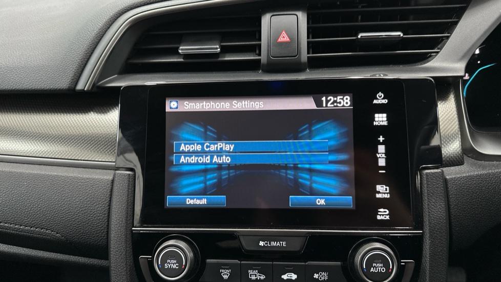 Apple Car Play & Android Auto