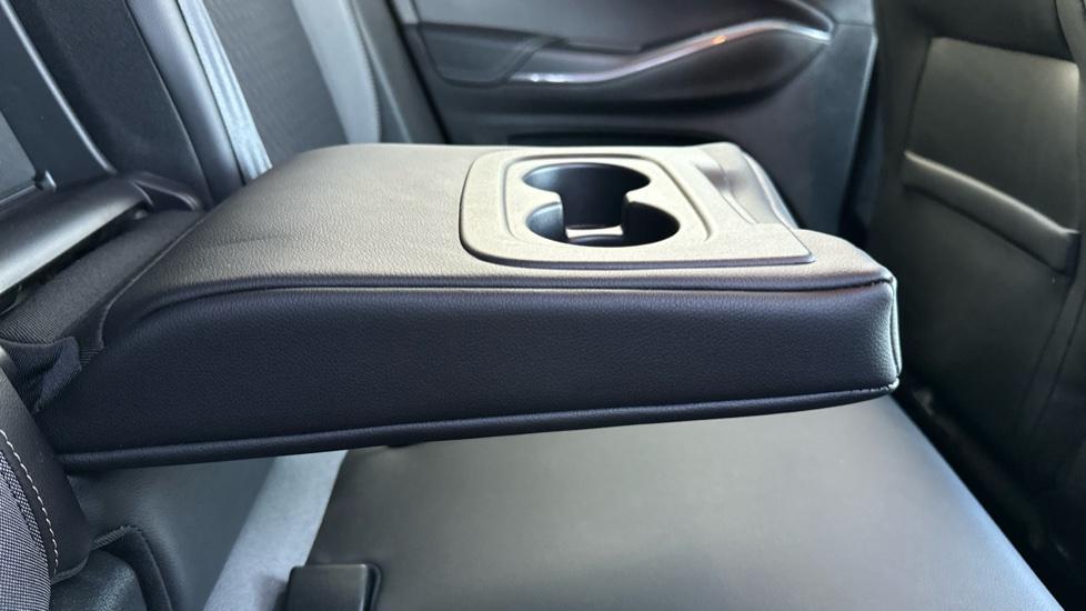 Rear Armrest/ Cup Holder