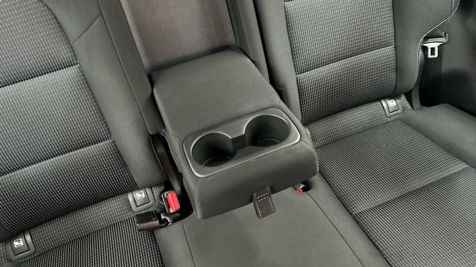 Rear Armrest/ Cup Holder