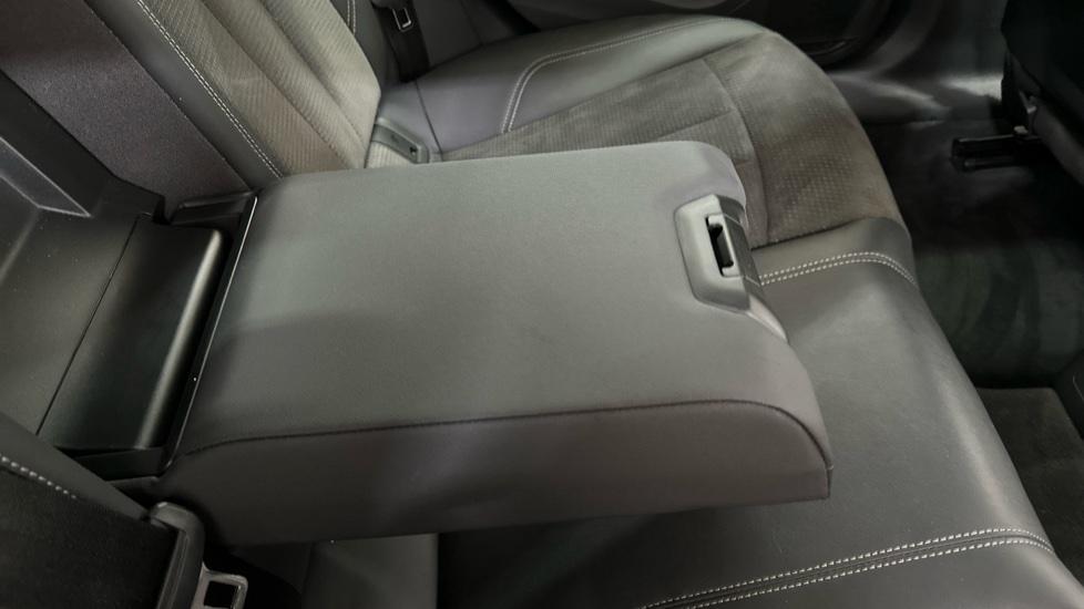 Rear Armrest/ Cup Holder