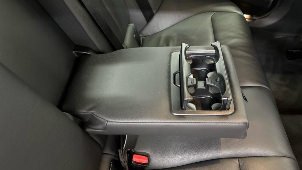 Rear Armrest/ Cup Holder