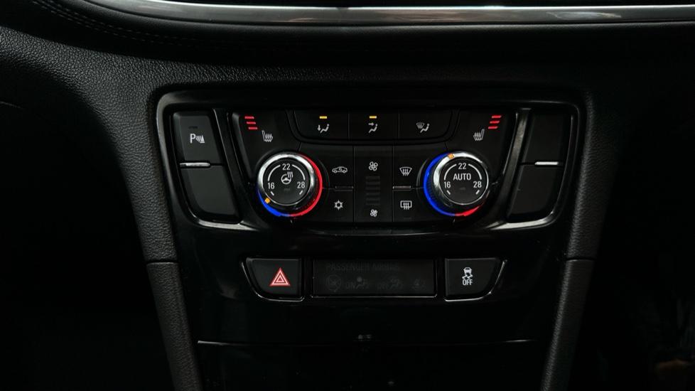 Air Conditioning /Dual Climate Control/Heated Seats 