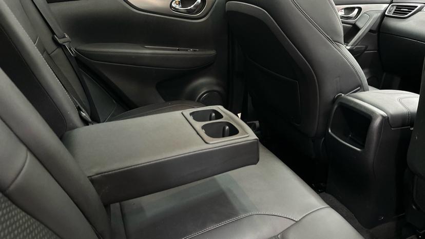 Rear Armrest/ Cup Holder