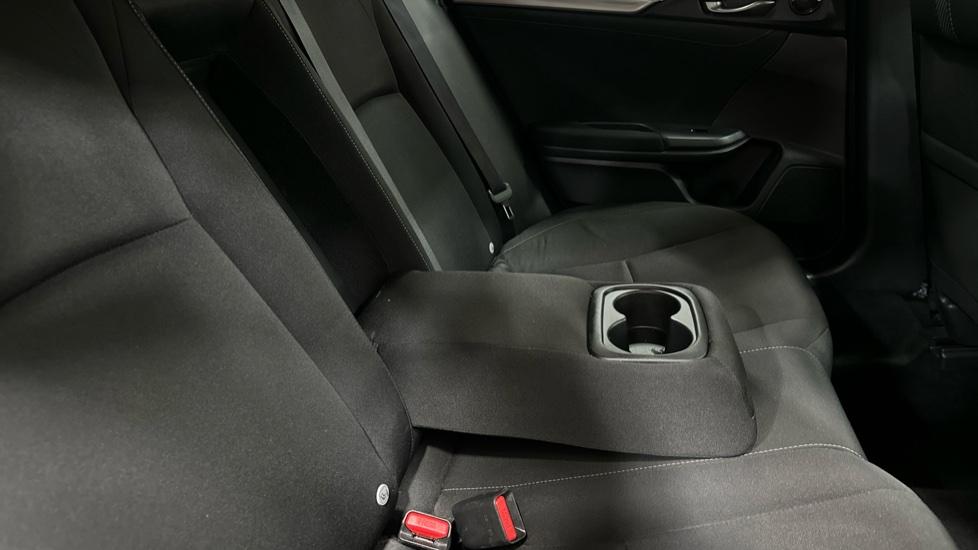 Rear Armrest/ Cup Holder