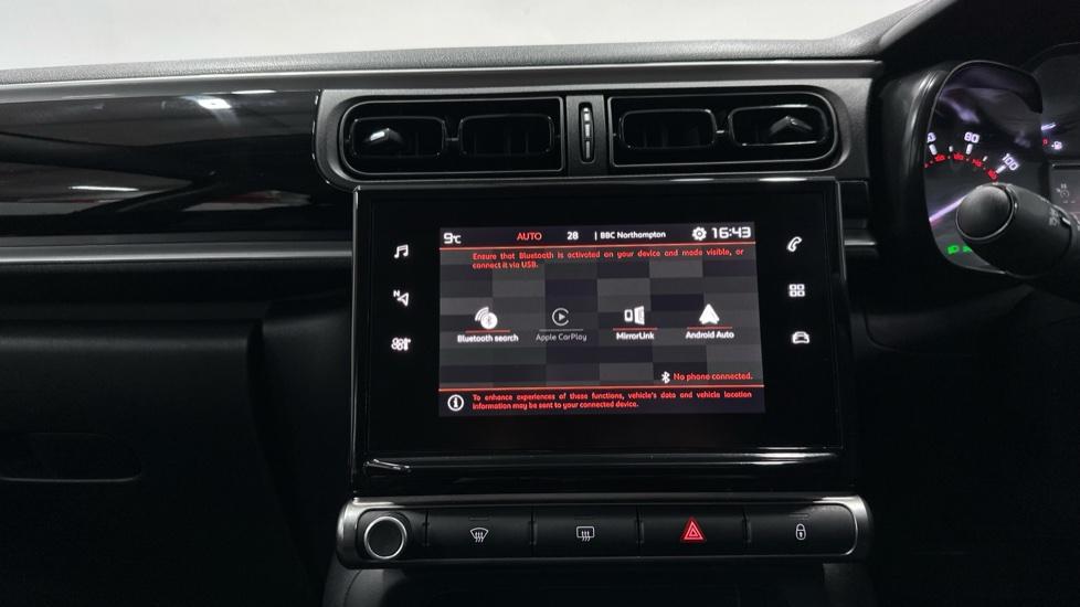 Bluetooth / Apple CarPlay / Android Auto 