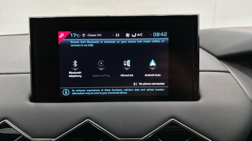 Bluetooth / Apple CarPlay / Android Auto 