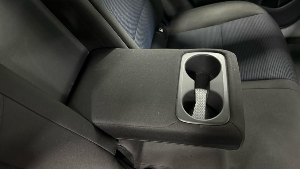 Rear Armrest/ Cup Holder